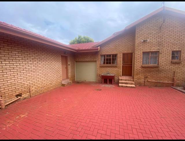 4 BEDROOM HOUSE FOR SALE IN EASTDENE